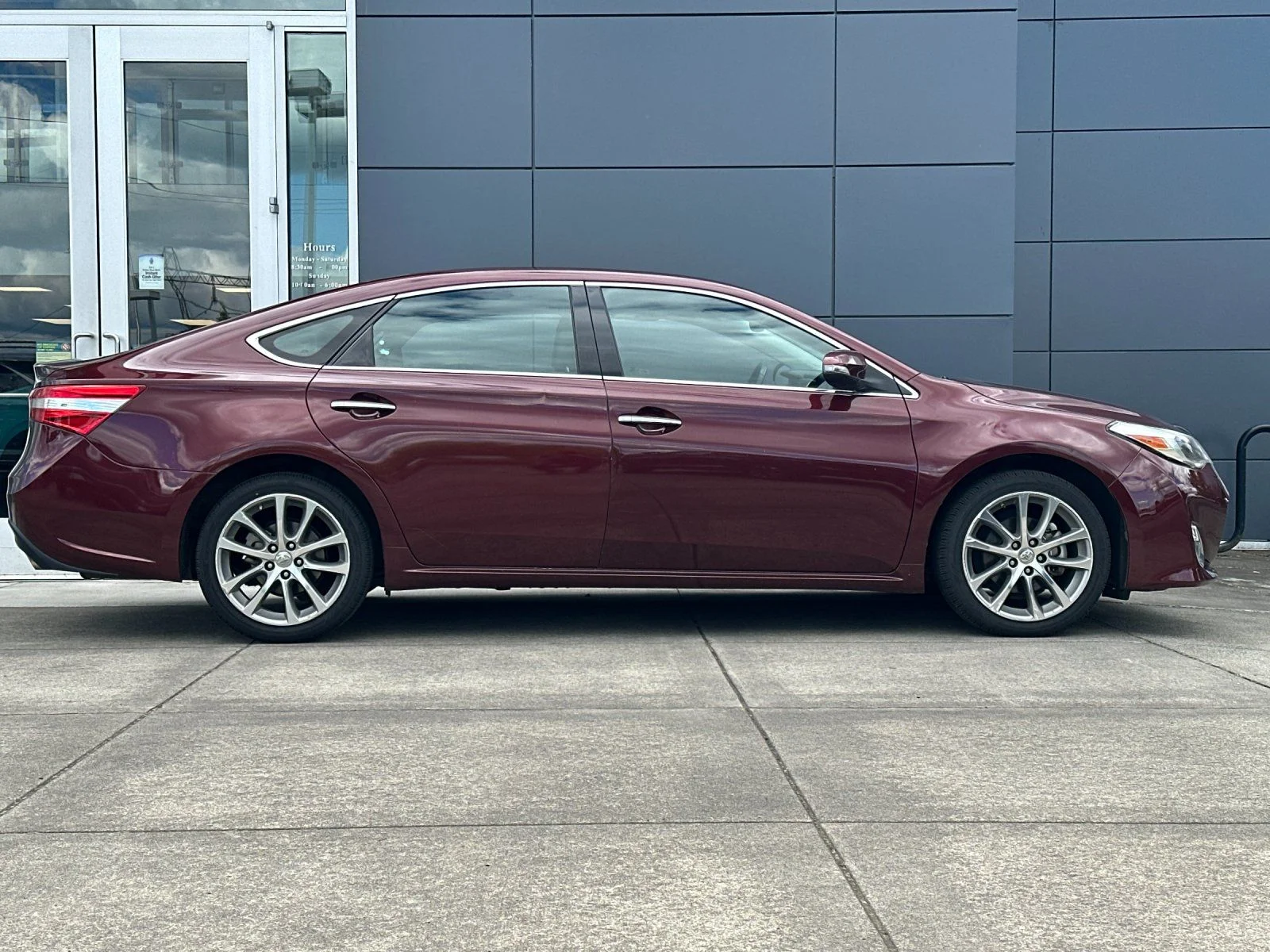 Used 2015 Mica Toyota XLE Touring image 2