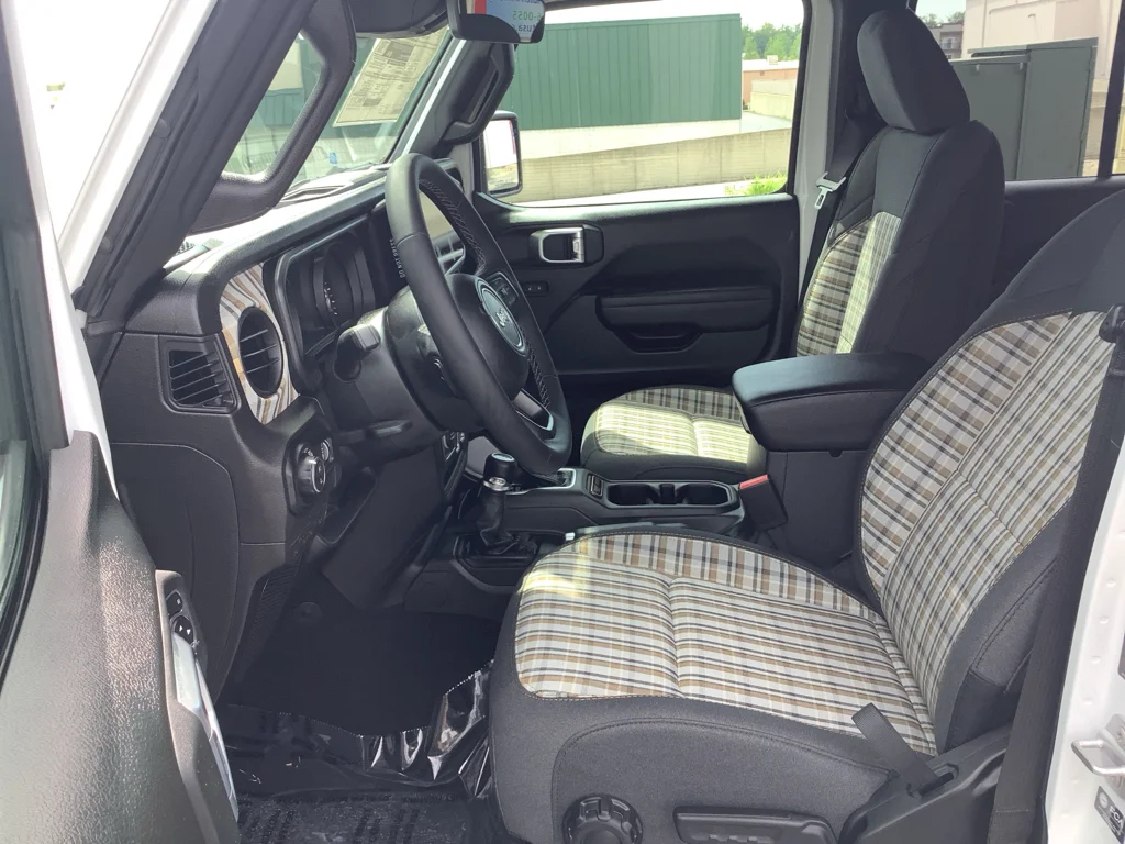 New 2026 Bright White Clear-Coat Exterior Paint Jeep  image 14