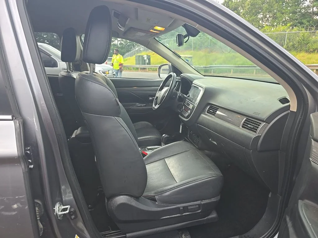 Used 2019  Mitsubishi SEL image 5