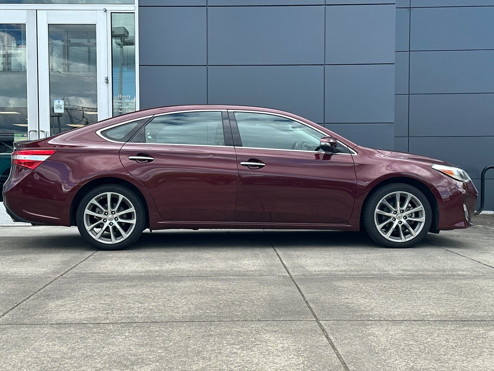 Used 2015 Mica Toyota XLE Touring image 2