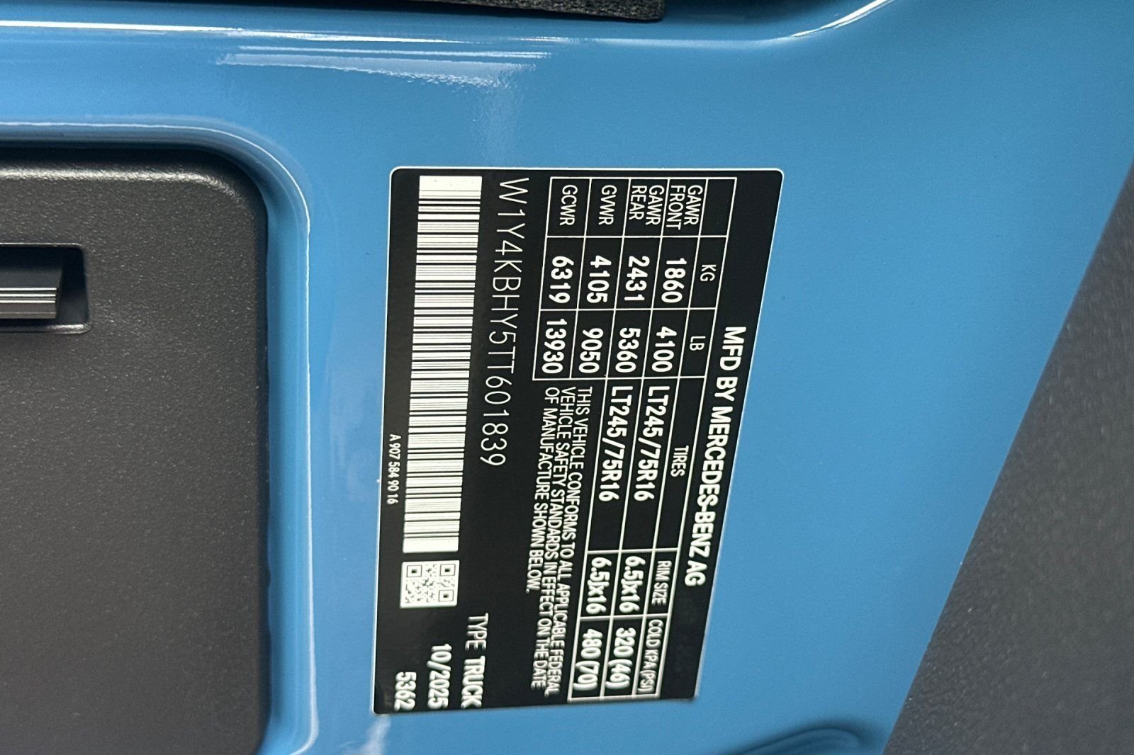 New 2026 Blue Mercedes-Benz Cargo 144 WB image 26