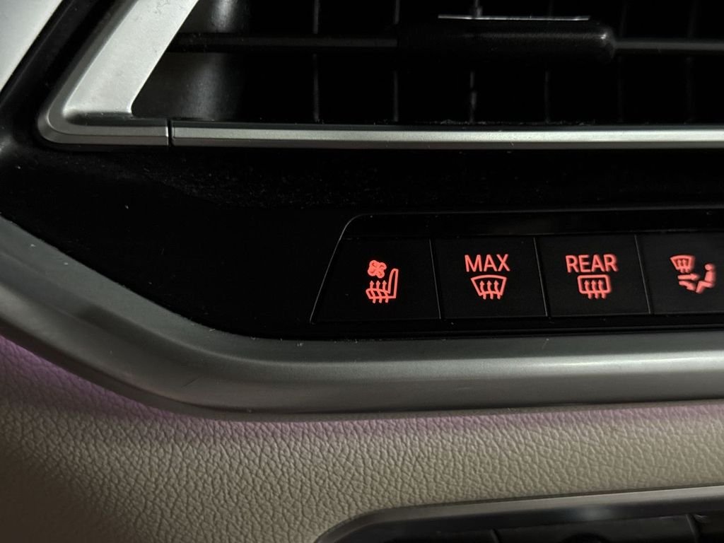 Used 2020 Black Sapphire Metallic BMW xDrive40i image 31
