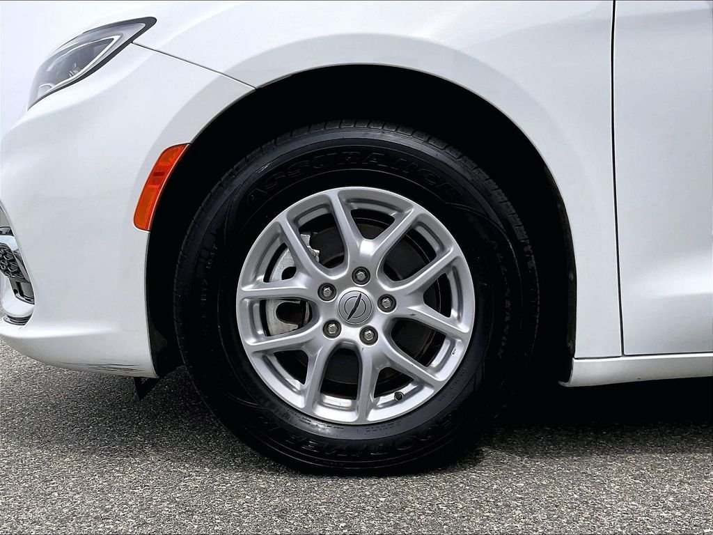 Used 2023 White Chrysler Touring L image 7