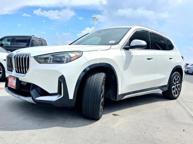Used 2024 White BMW xDrive28i image 3