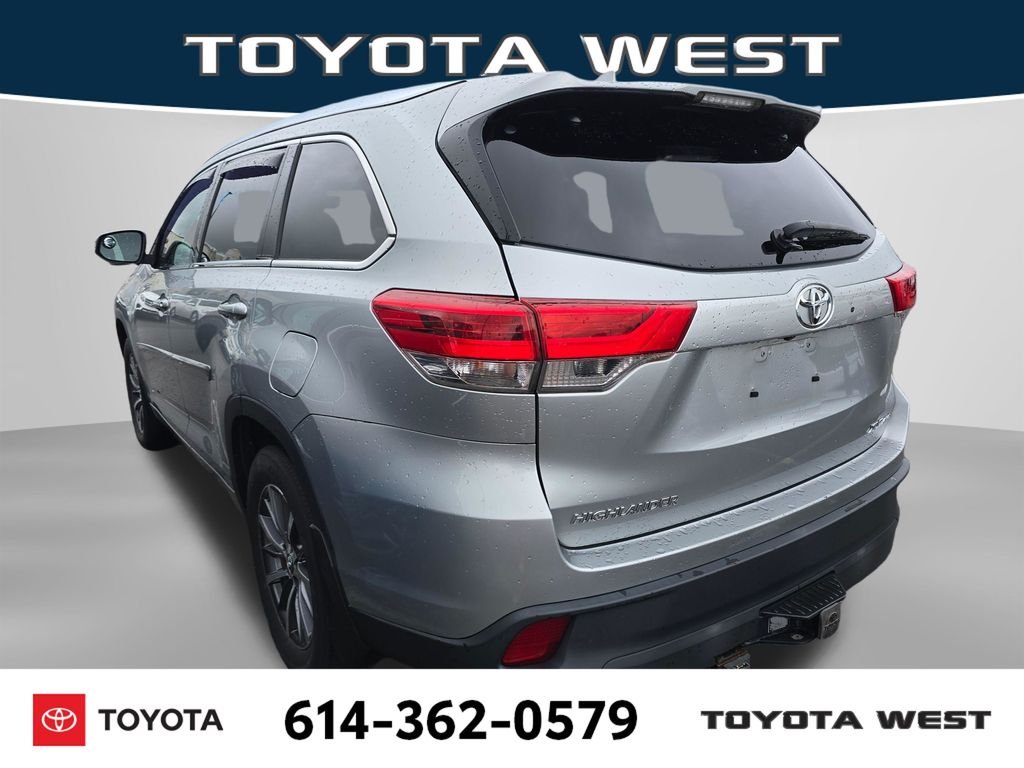 Used 2018 Silver Toyota XLE image 4