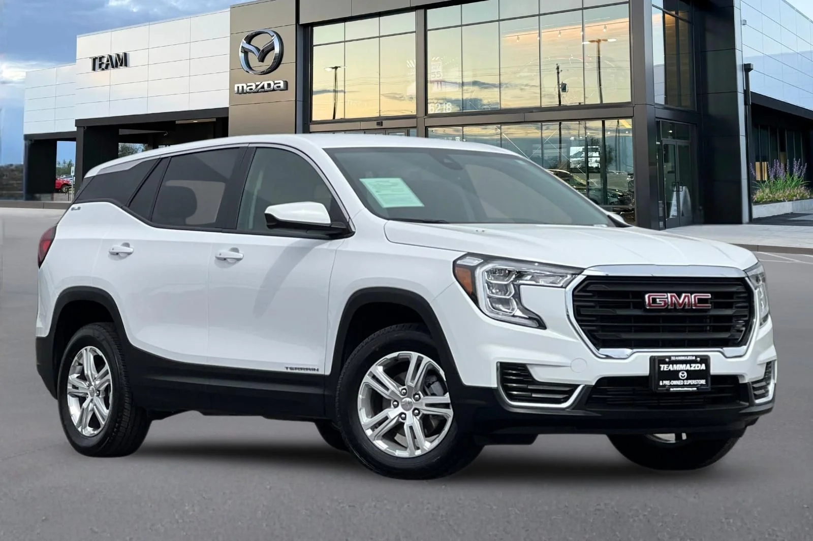 Used 2024 White GMC SLE image 2