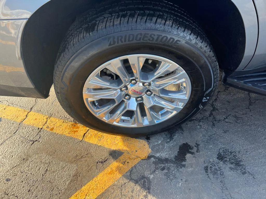 2023 GMC Yukon Denali - Photo 36