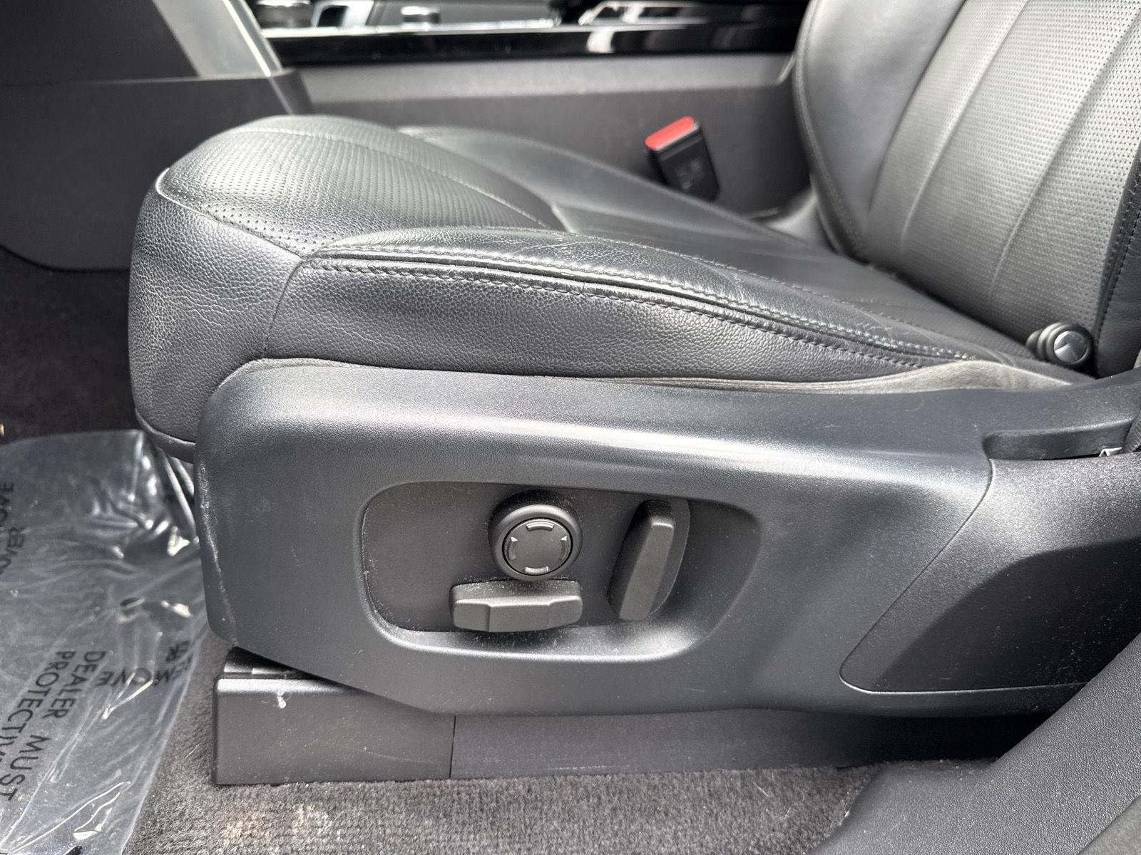 Used 2018 Santorini Black Metallic Land Rover HSE image 17