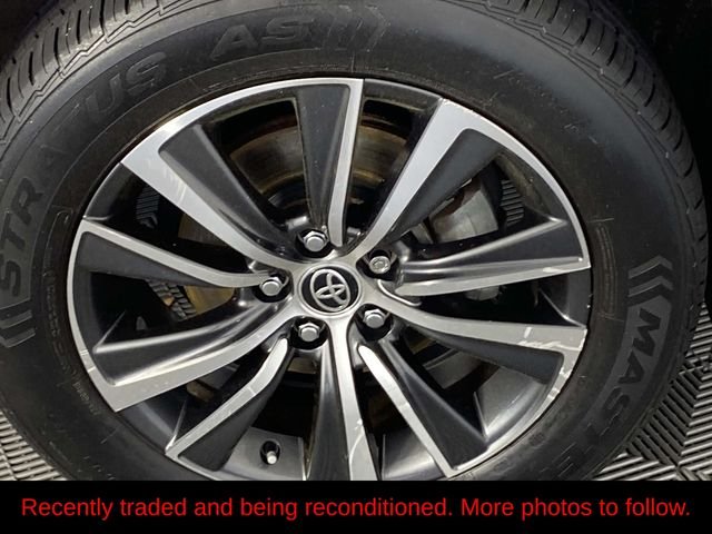 Used 2021 White Toyota LE image 25