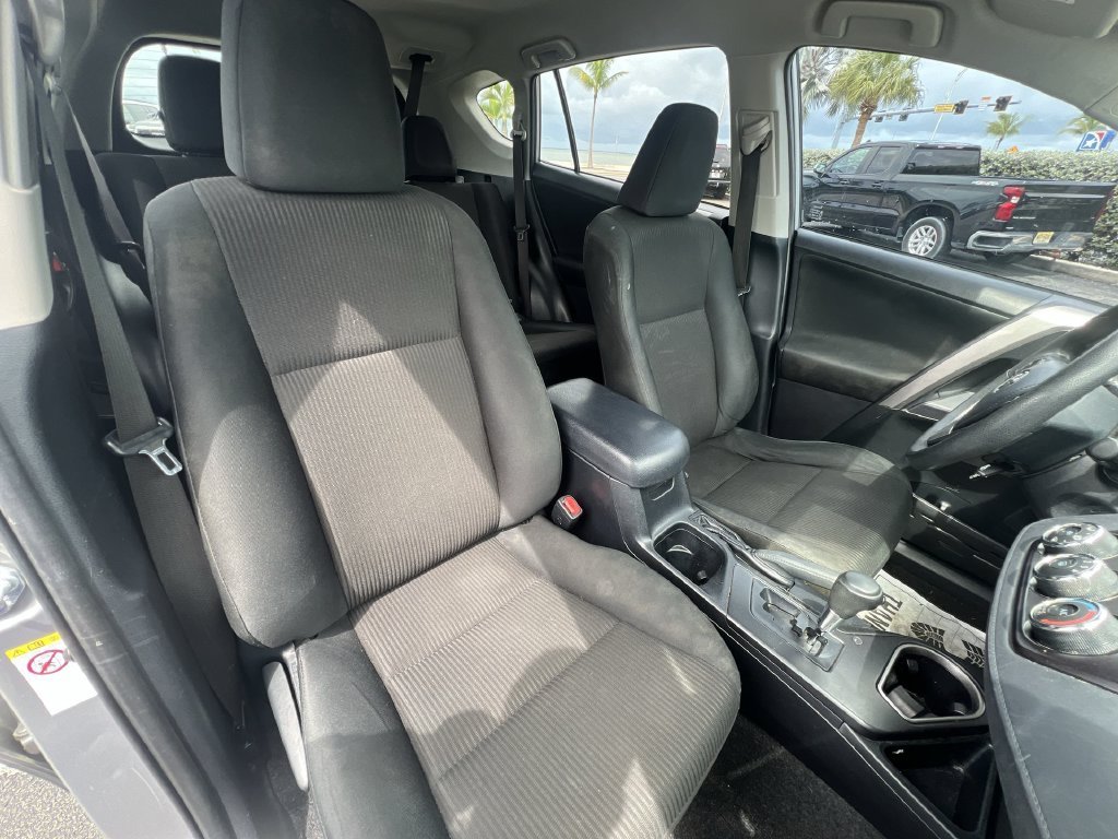 Used 2018 Silver Toyota LE image 25