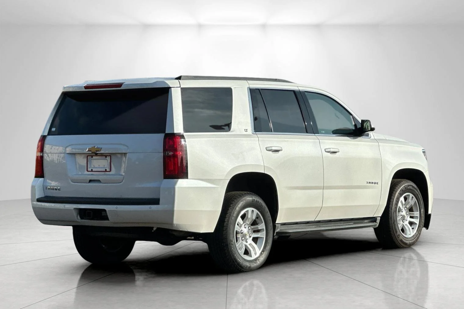 Used 2017 Iridescent Pearl Tricoat Chevrolet LT image 3