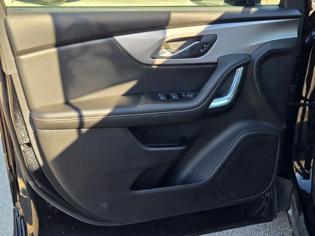 Used 2025 Black Chevrolet LT image 17