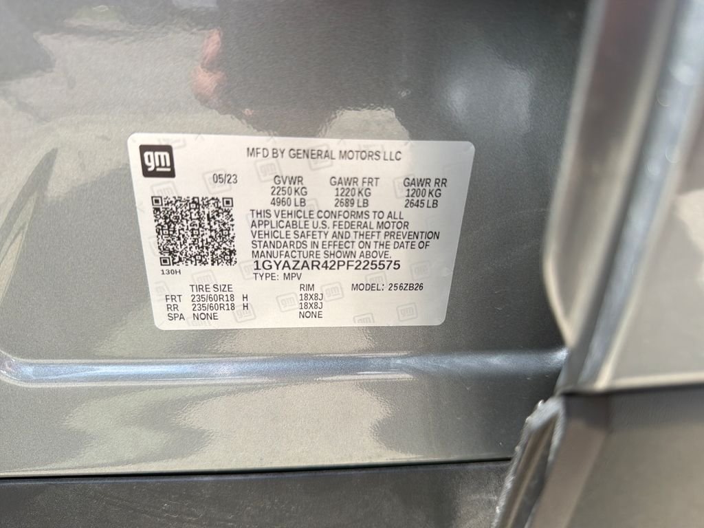Used 2023 Silver Cadillac Luxury image 10