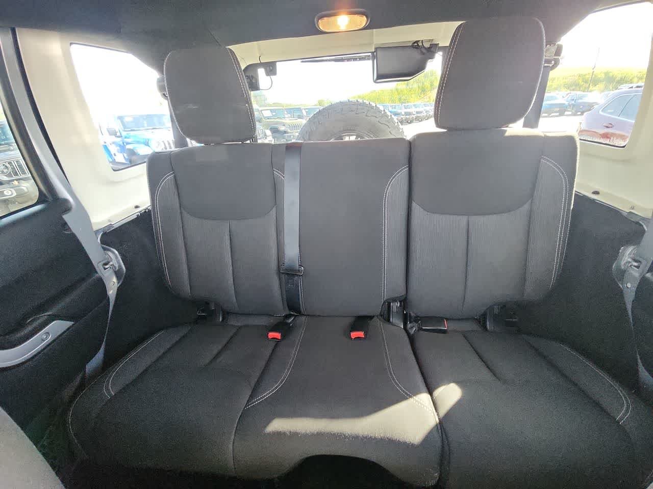 Used 2016 Silver Jeep Sahara image 14