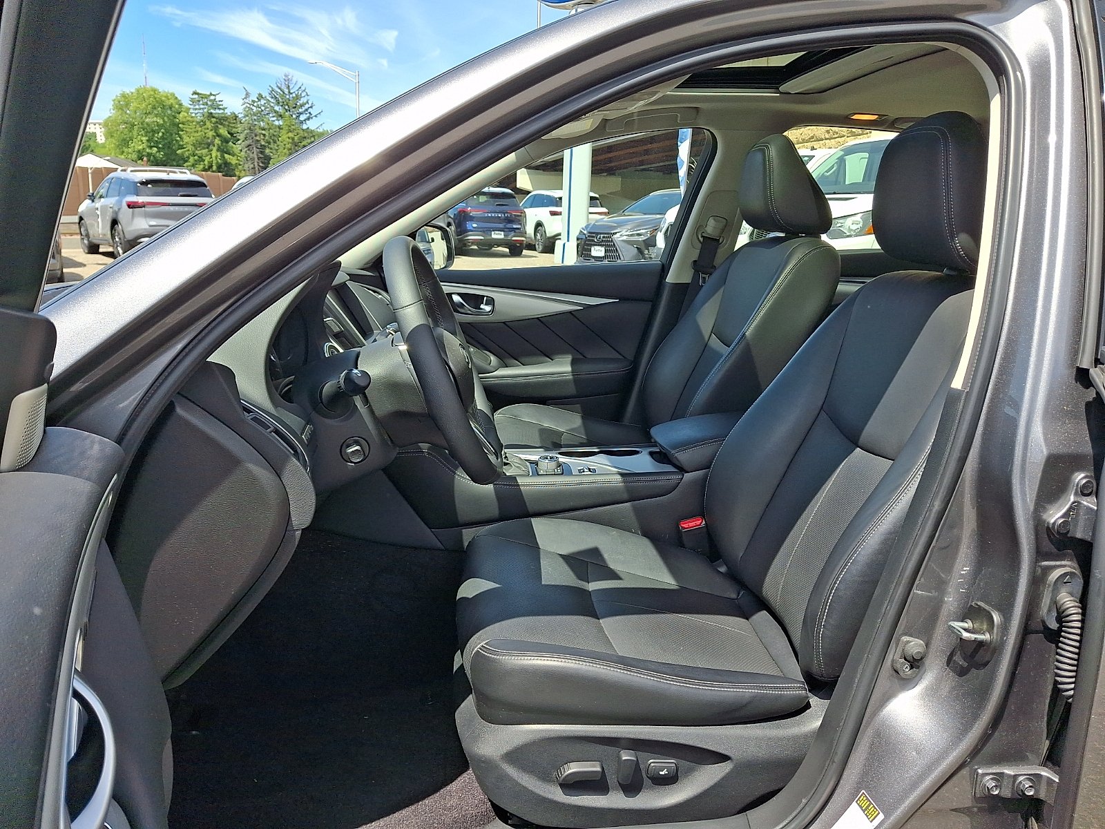 Certified Used 2023 Graphite Shadow - KAD INFINITI LUXE AWD image 14