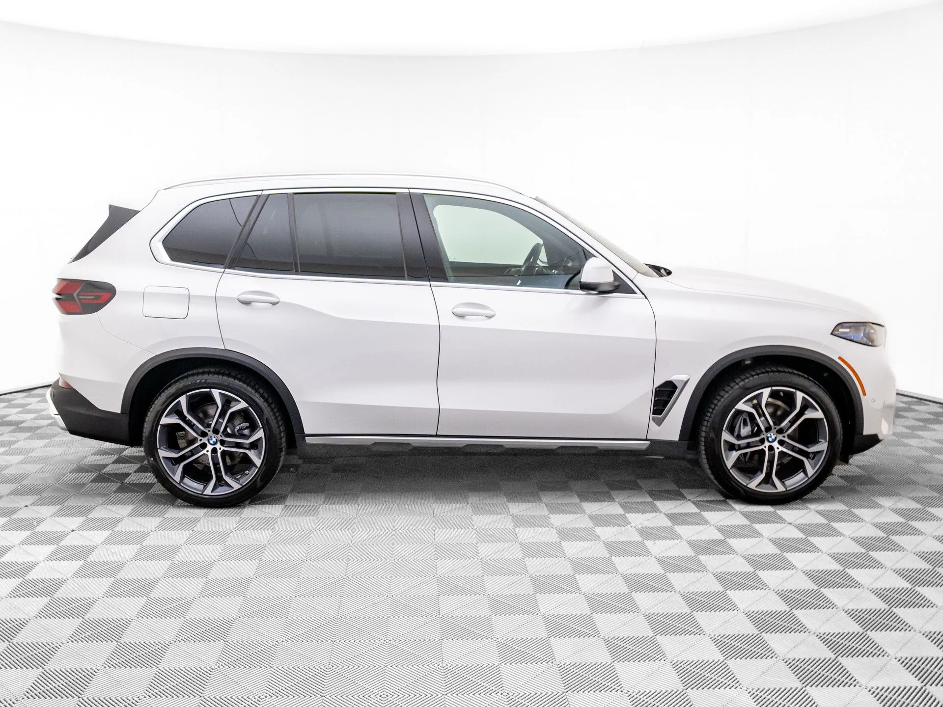 Used 2026 White BMW xDrive40i image 7