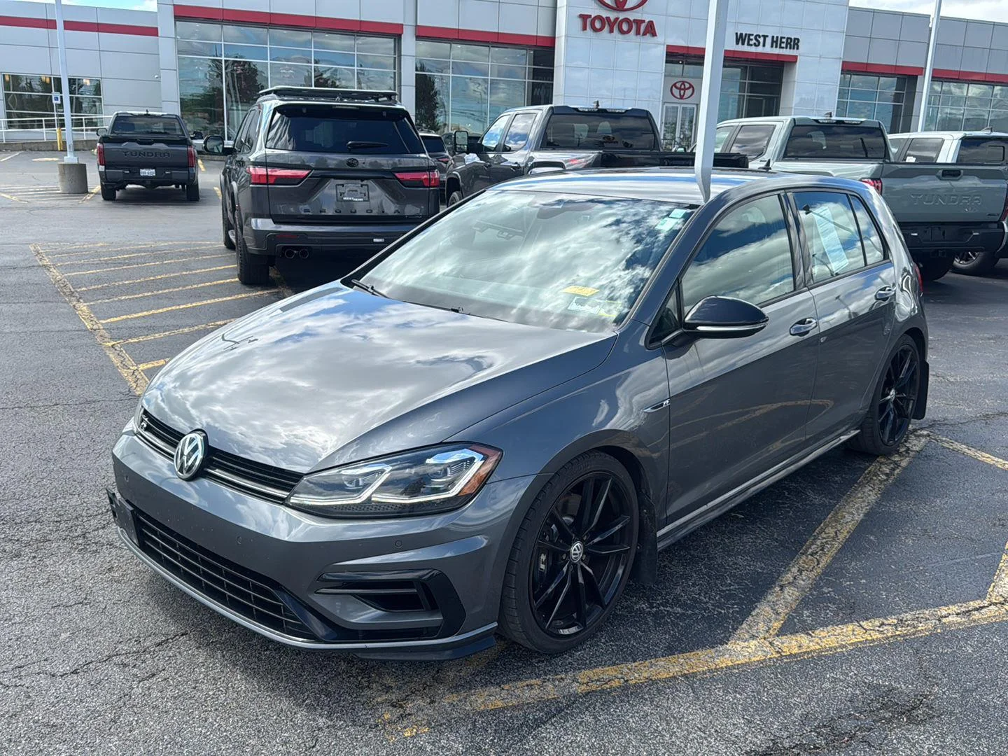 Used 2019 Indium Gray Metallic Volkswagen 4Motion image 3