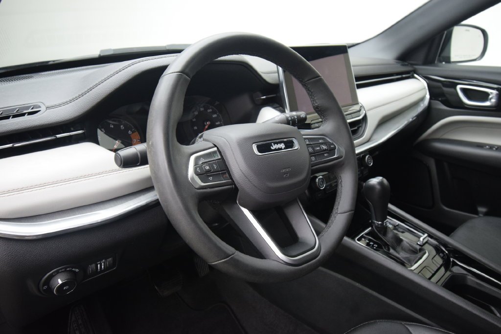 Used 2023 Granite Crystal Metallic Clearcoat Jeep Limited image 11