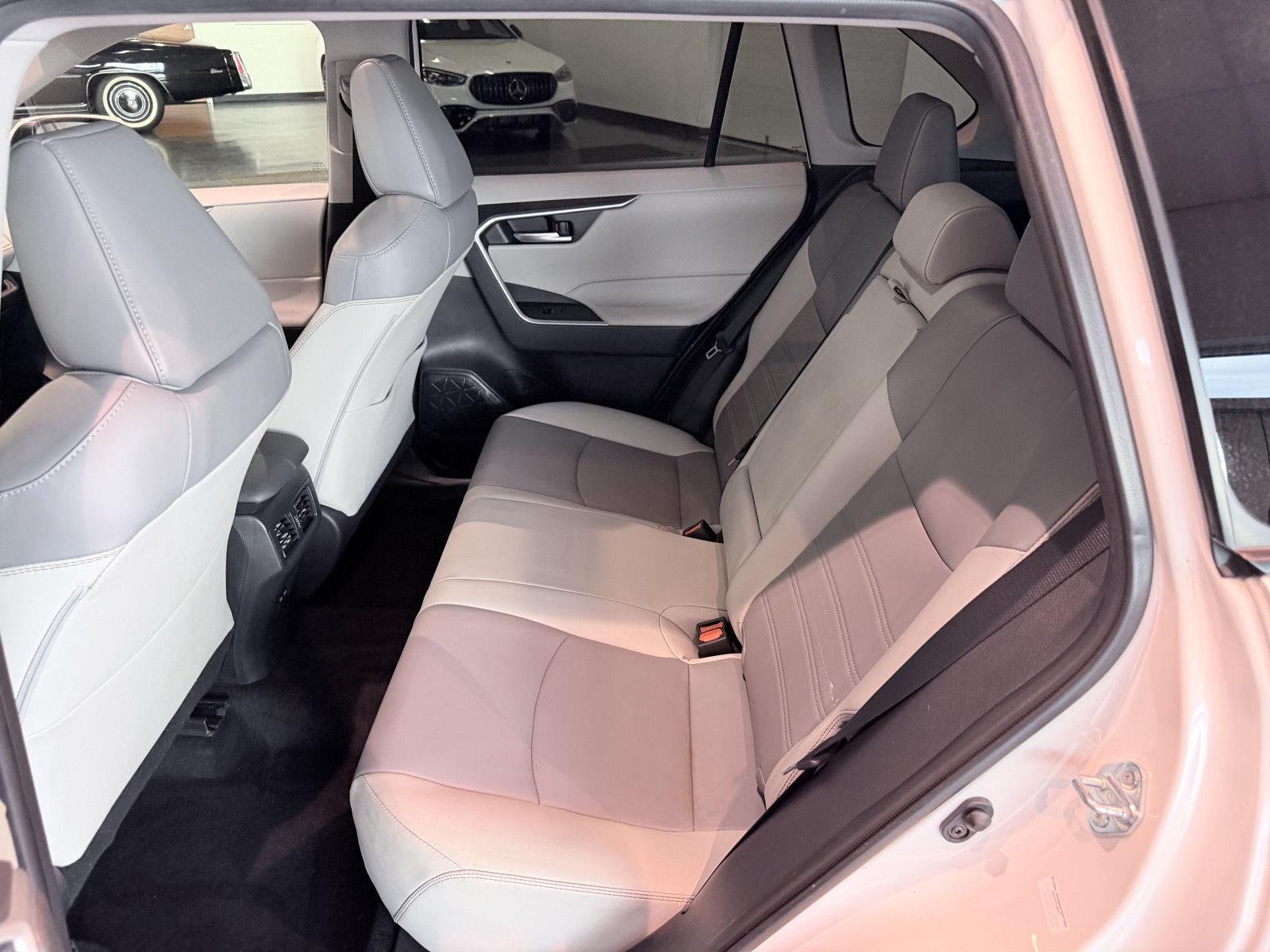 Used 2024 Wind Chill Pearl Toyota XLE Premium image 23