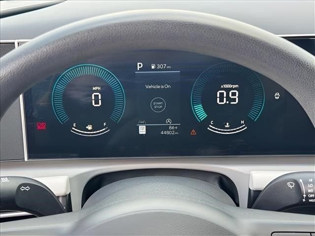 Used 2025 Green Hyundai SEL image 24
