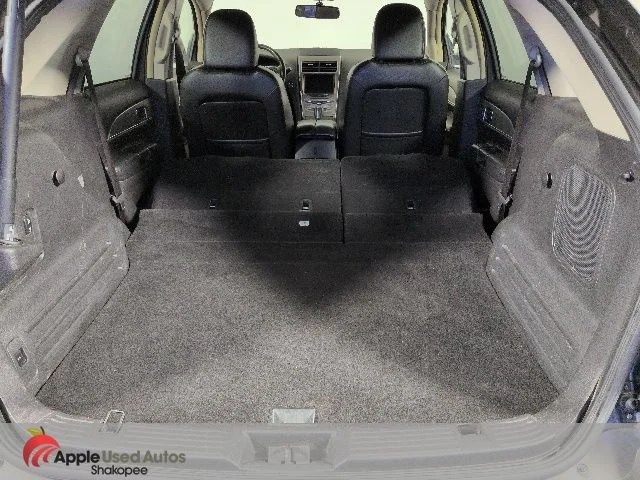 Used 2011  Lincoln Base image 10