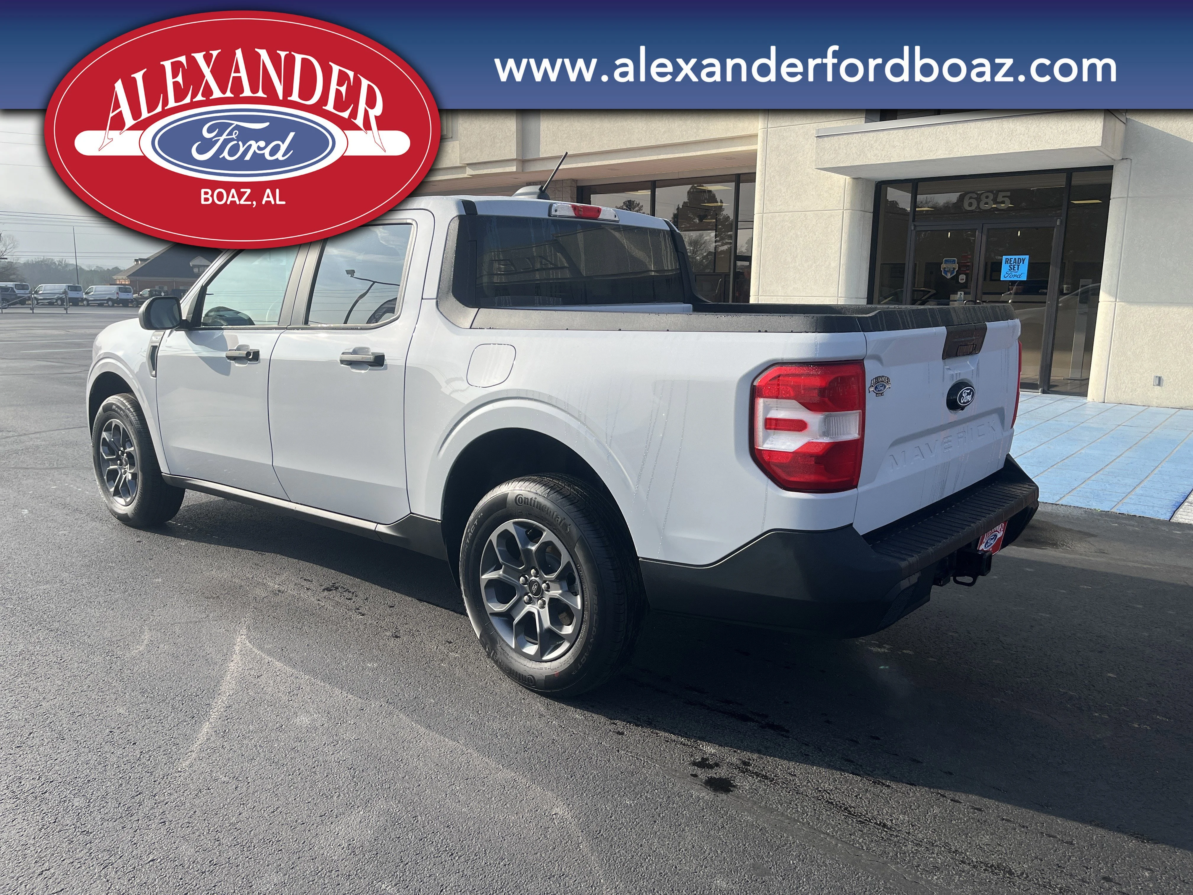 New 2025 Space White Metallic Ford XLT image 2