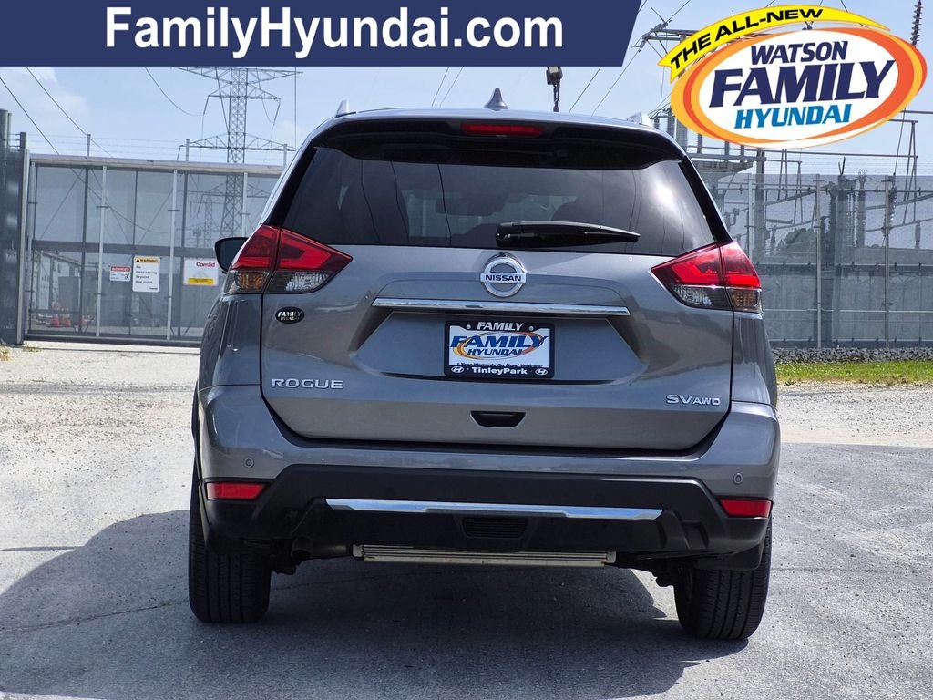 Used 2020 Gray Nissan SV image 4