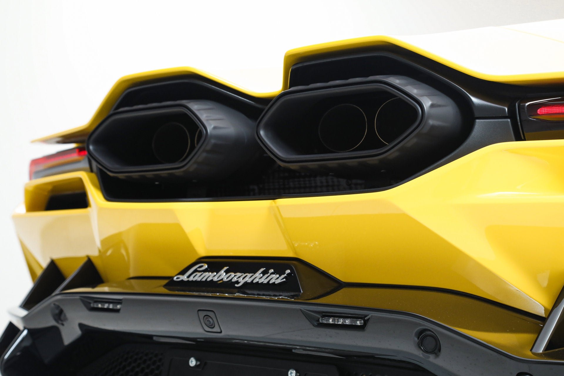 2024 Lamborghini Revuelto Base - Photo 18