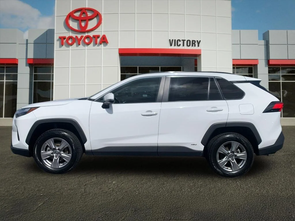 Used 2025 White Toyota XLE image 6