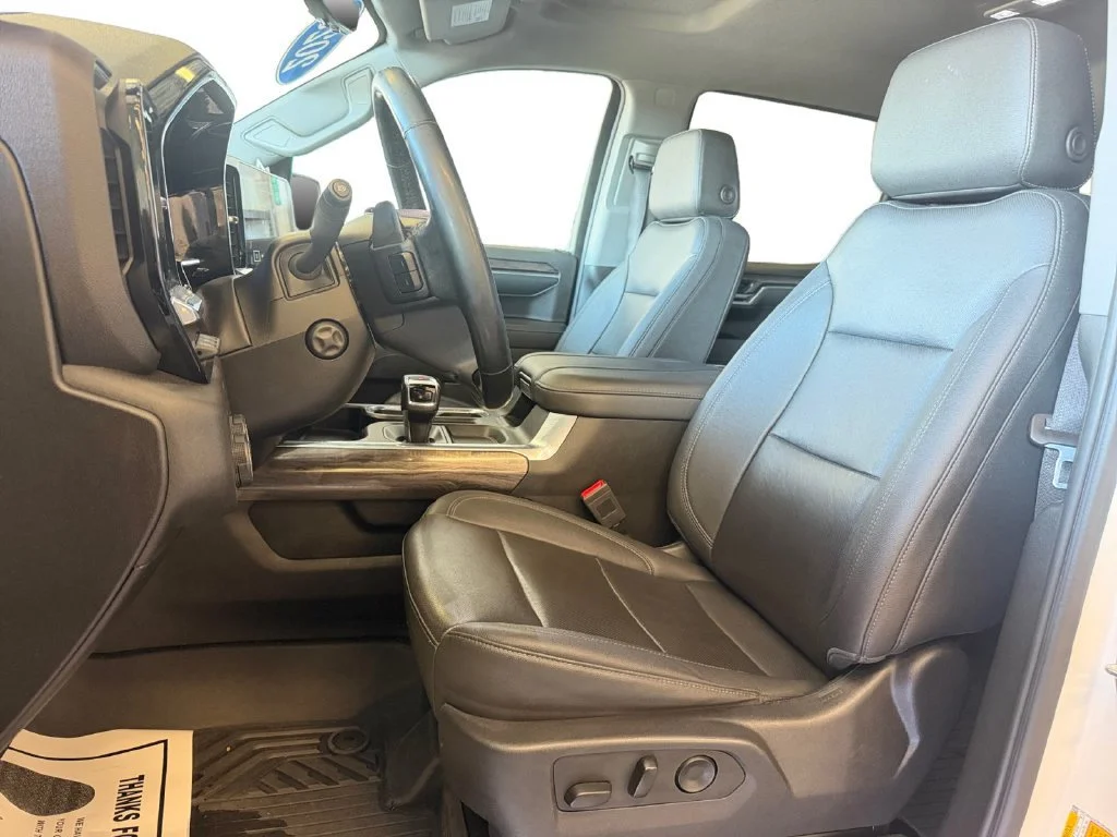 Used 2023 IRIDESCENT PEARL TRICOAT Chevrolet LTZ image 26
