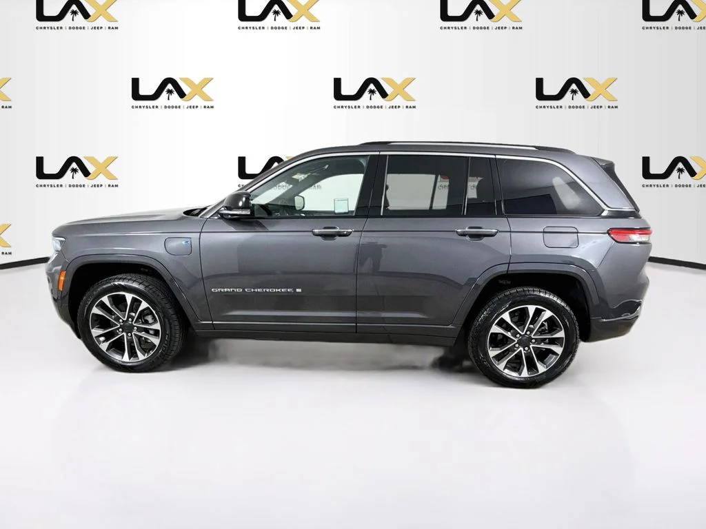 Used 2022 Gray Jeep Overland 4xe image 4