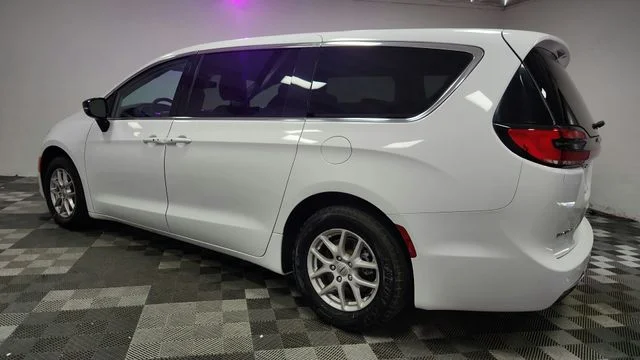 Used 2024 White Chrysler Touring L image 5