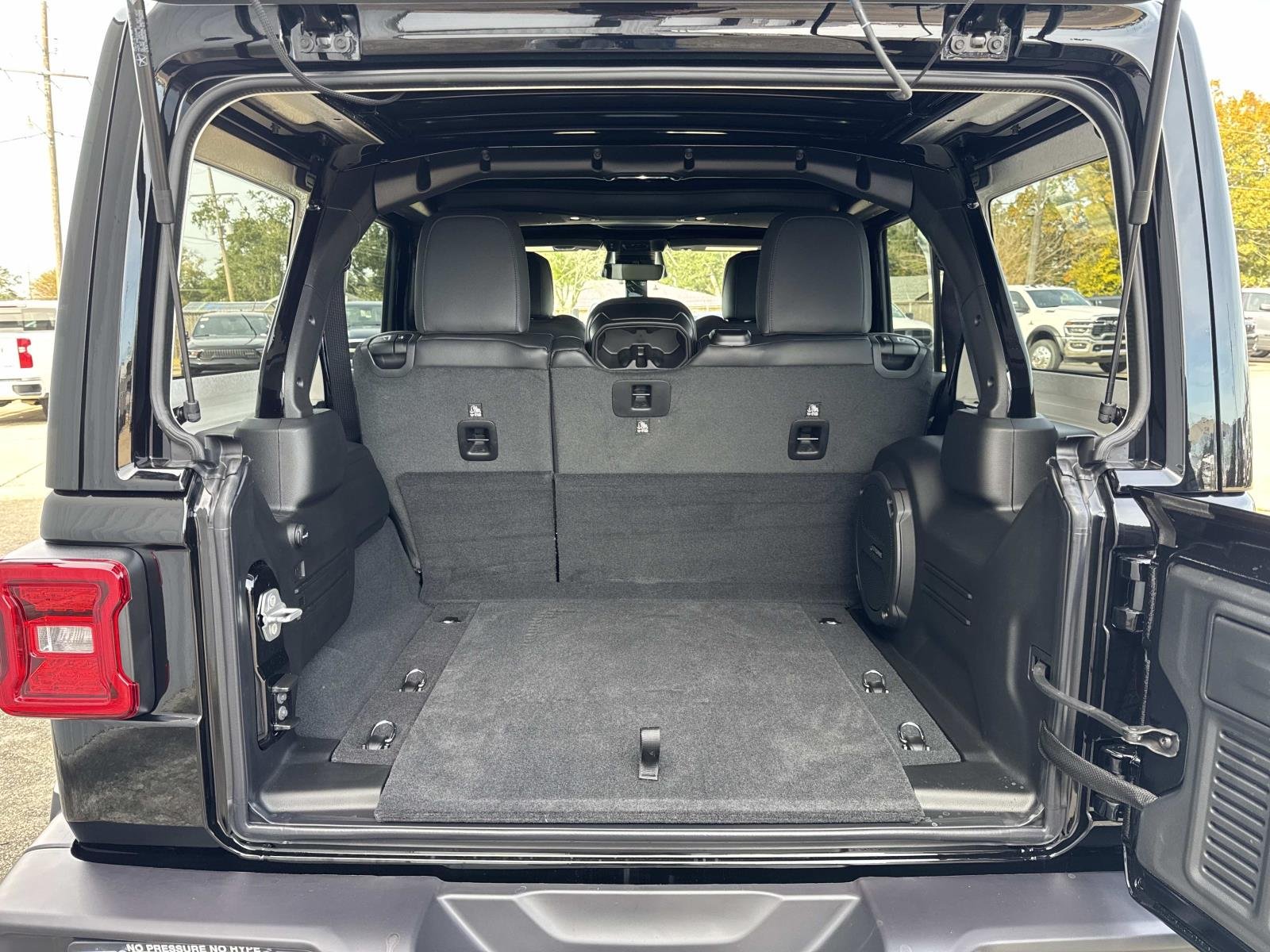New 2026 Black Clear-Coat Exterior Paint Jeep Sahara image 6