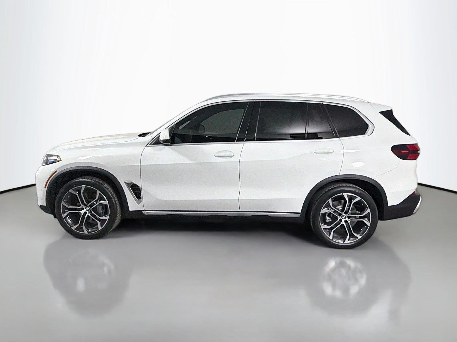 New 2026 Alpine White BMW sDrive40i image 8