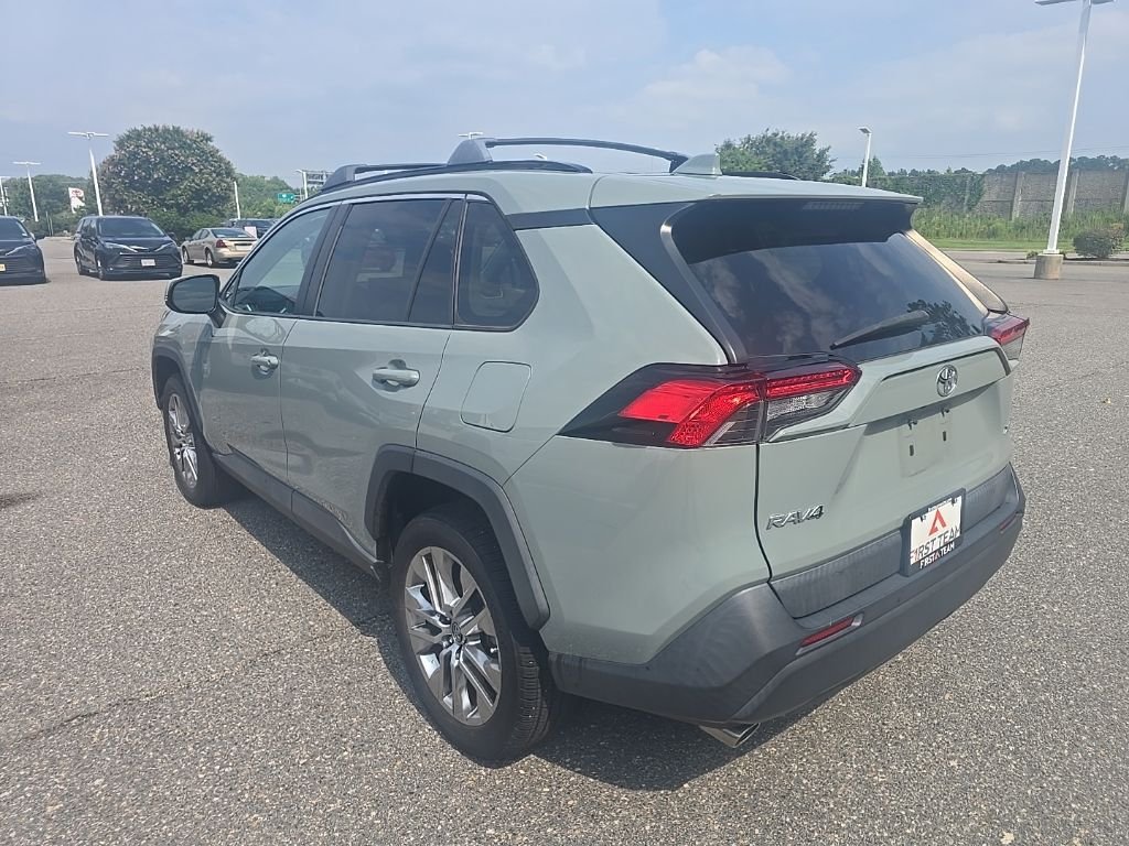 Used 2020  Toyota XLE Premium image 7