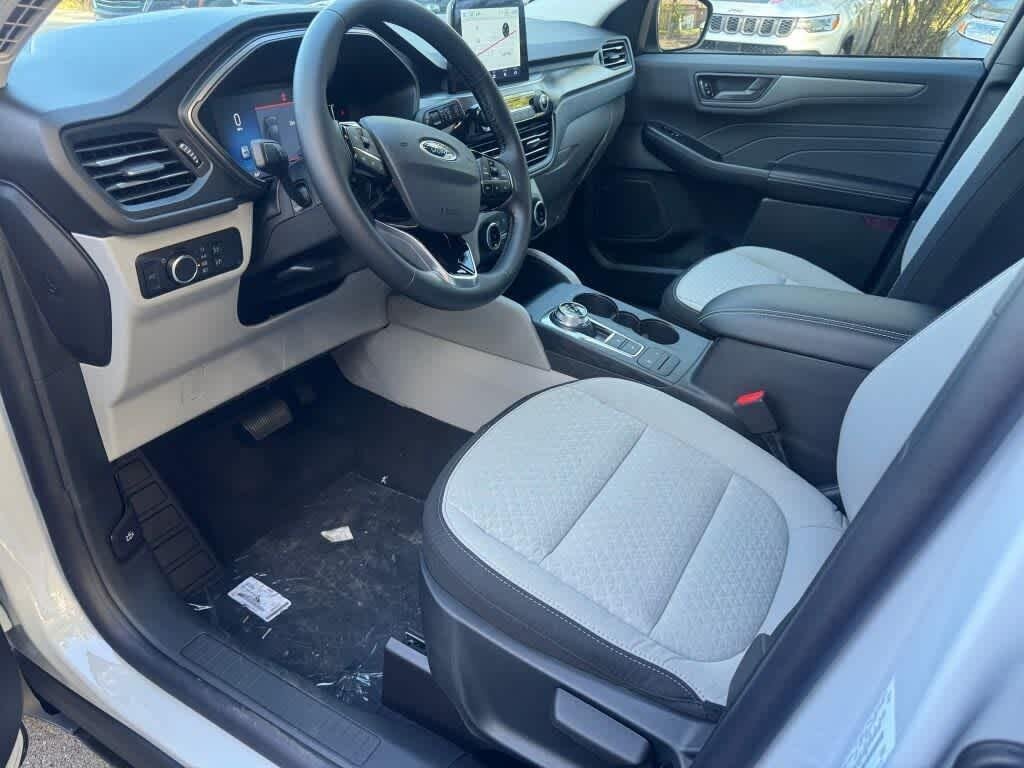 New 2026 Space Silver Metallic Ford Active image 8