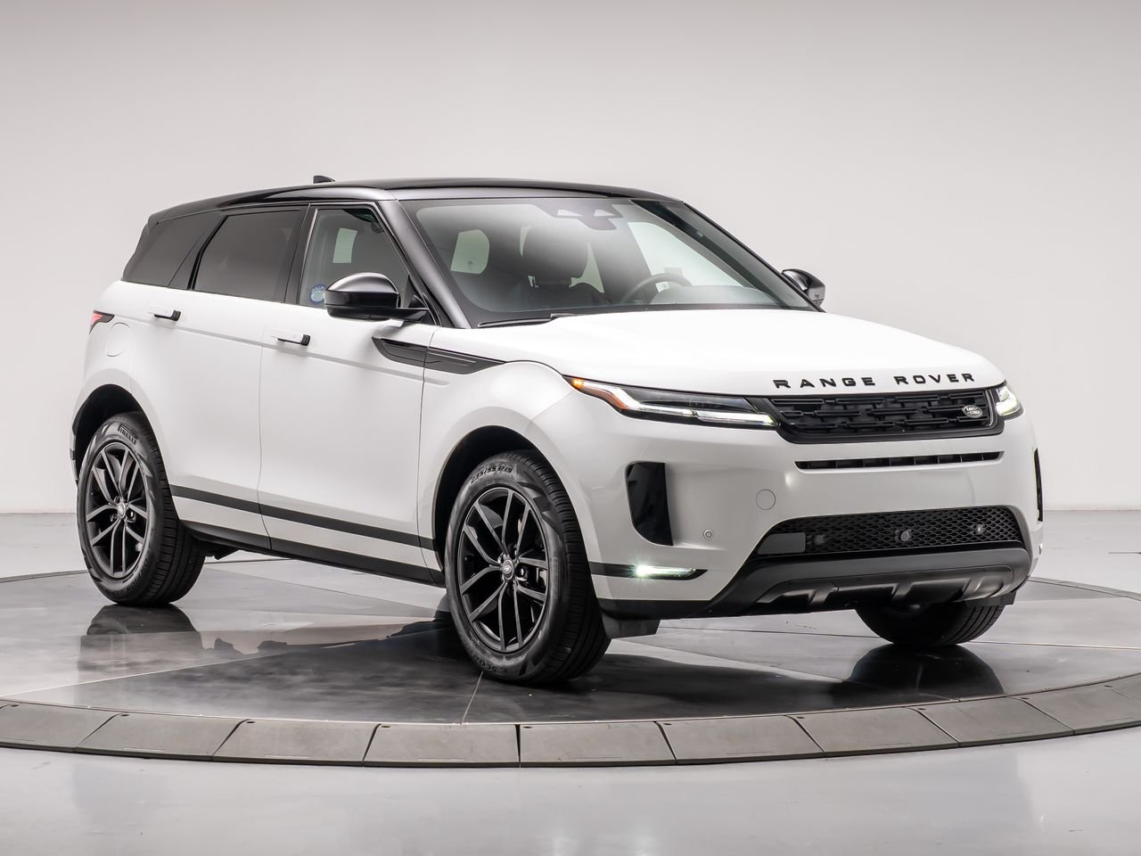 Certified Used 2025 Fuji White Land Rover Core S image 7