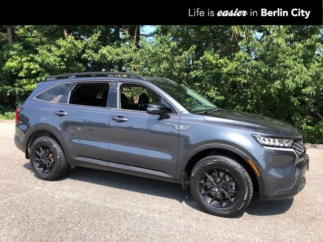 Used 2022 Grey Kia X-Line EX image 1