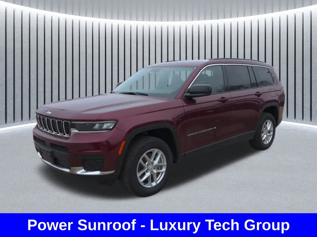 Used 2025 Red Jeep Laredo image 1