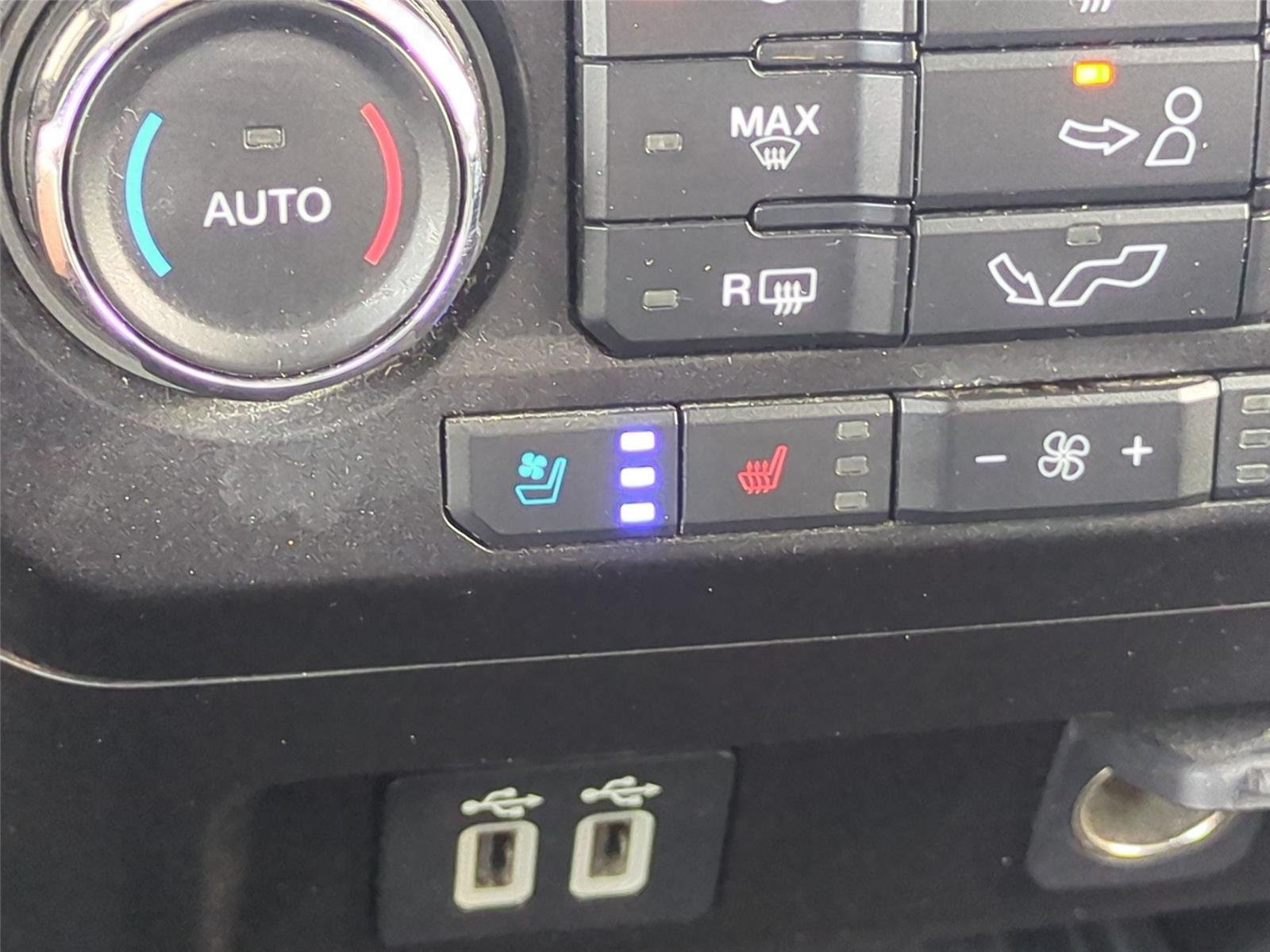 Used 2020 Oxford White Ford LARIAT image 29