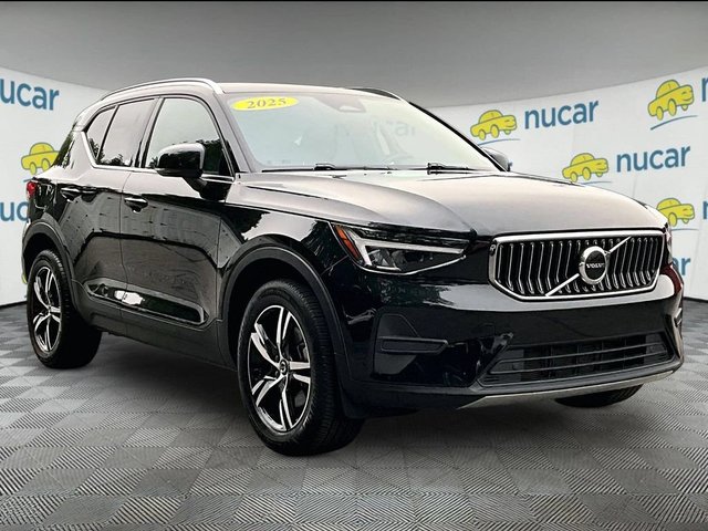 2025 Volvo XC40 Core Bright Theme