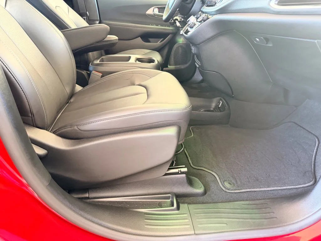 Used 2025 Red Chrysler Select image 38