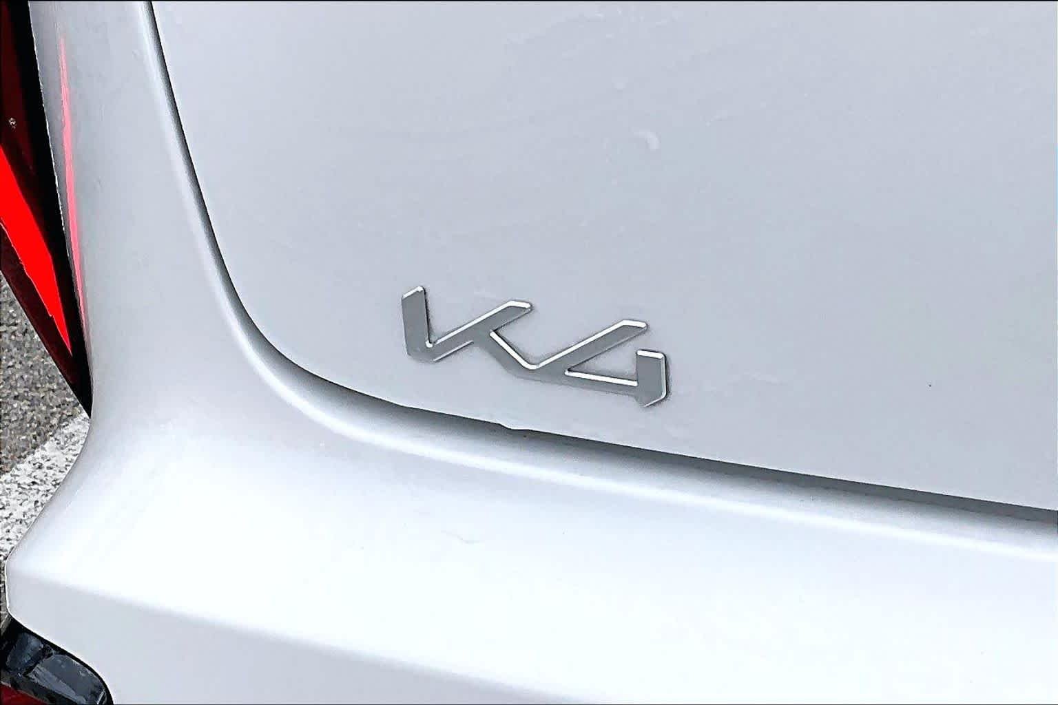 Used 2025 Snow White Pearl Kia GT-Line image 10