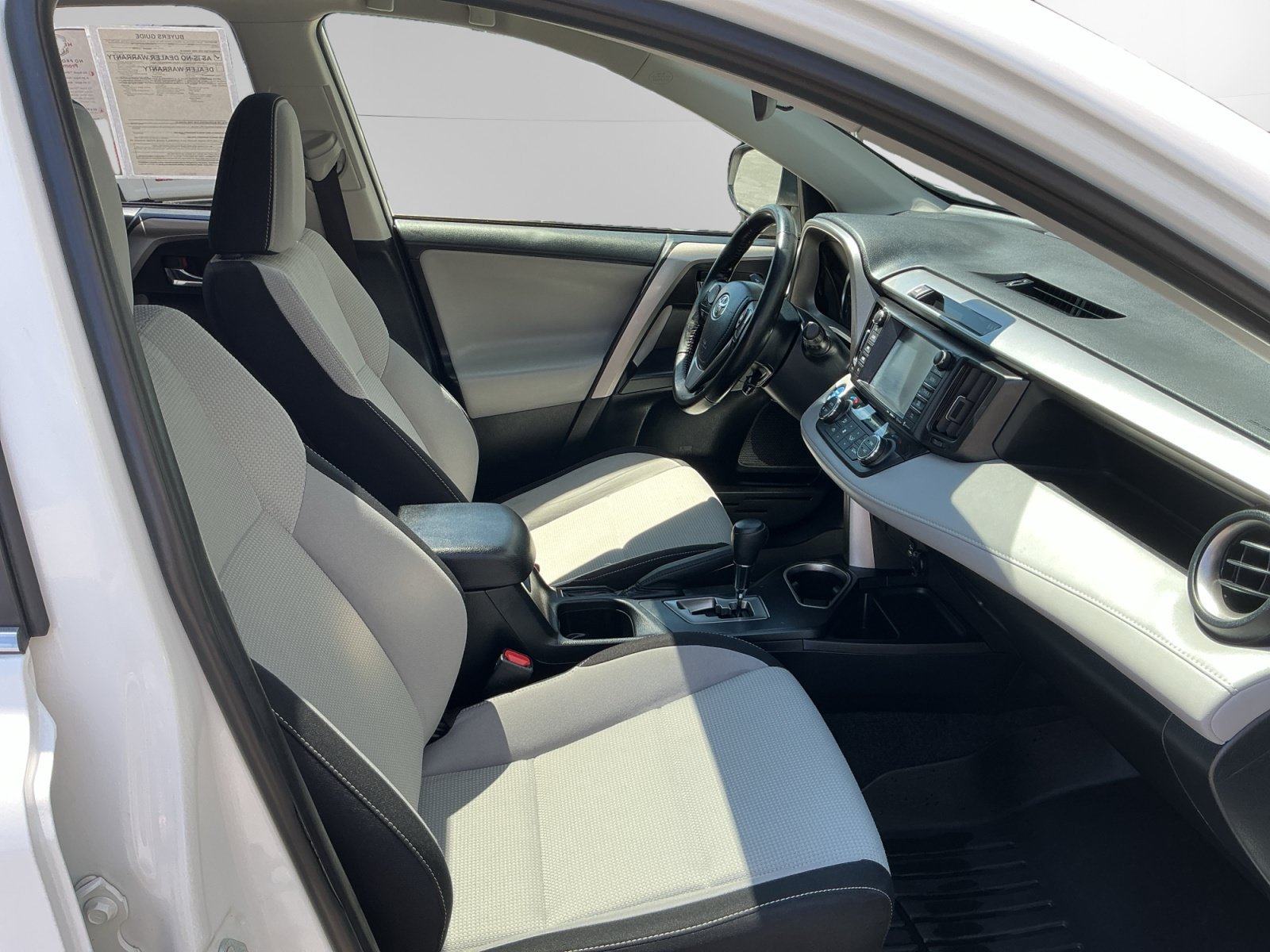 Certified Used 2018 SUPER_WHITE Toyota Hybrid XLE image 15
