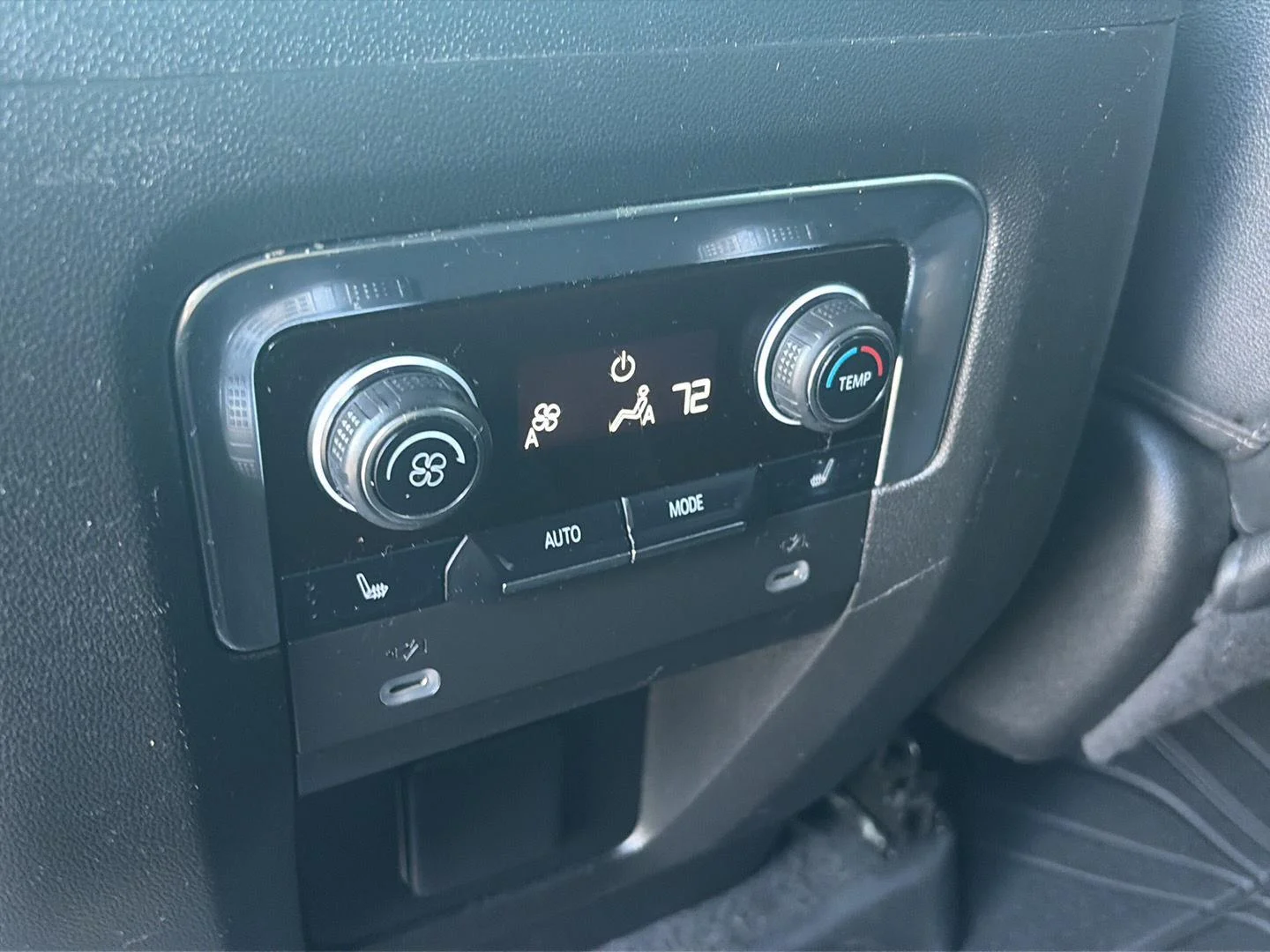 Used 2022 SUMMIT WHITE Chevrolet Premier image 16