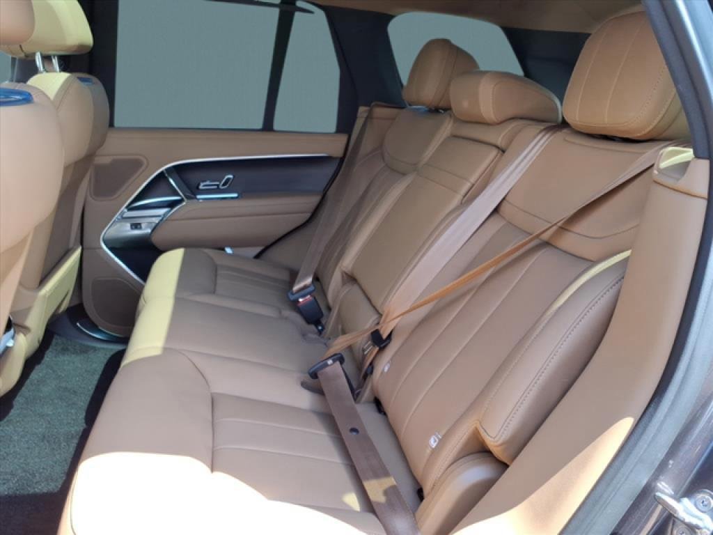 New 2026 Charente Grey LAND ROVER SE image 4
