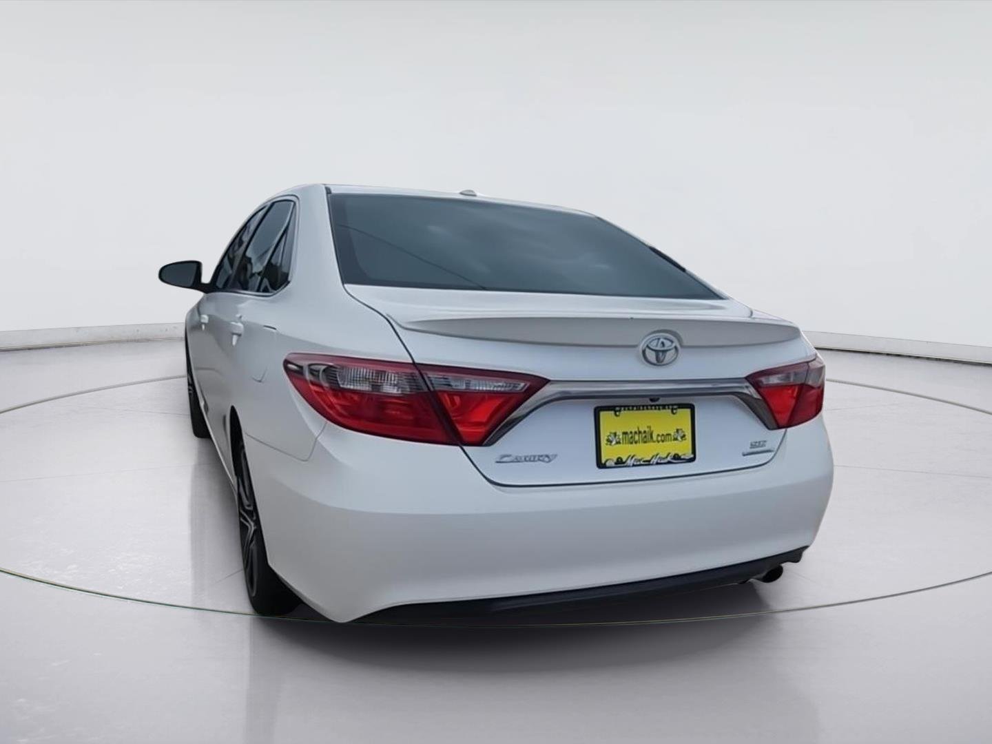 Used 2016 White Toyota XLE image 7