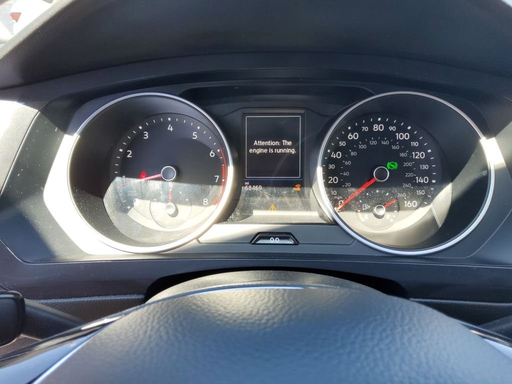 Used 2021  Volkswagen 2.0T SE image 10