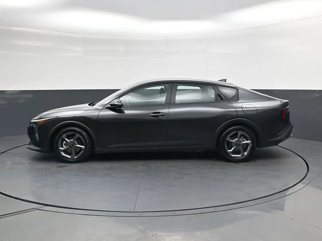2025 Kia K4 LXS - Photo 8