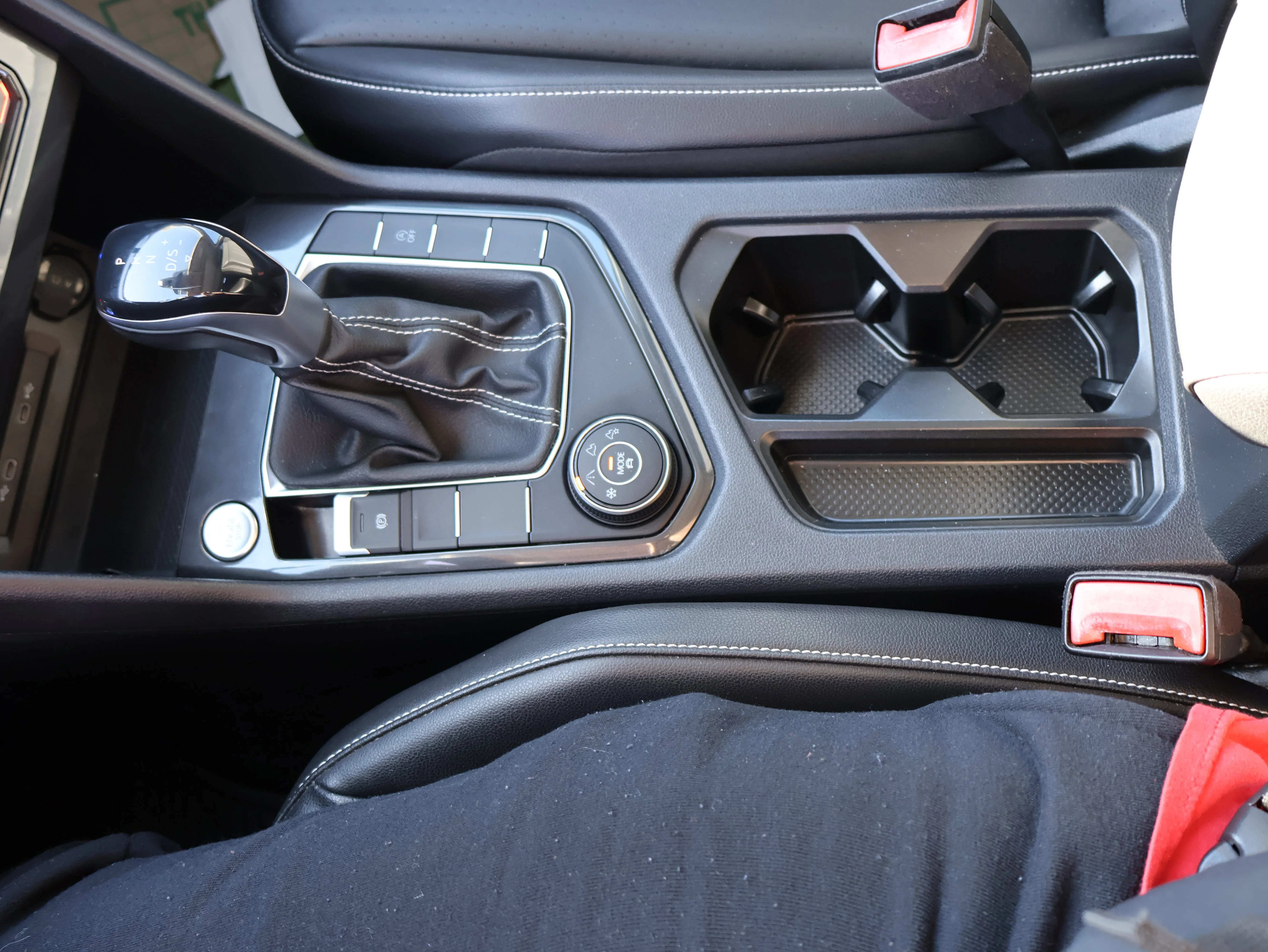 2022 Volkswagen Tiguan SE - Photo 27